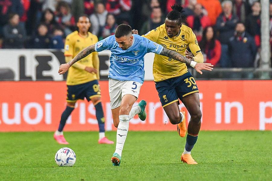 David Ankeye, cu numărul 30, în partida cu Lazio. Sursă foto: Imago Gigi Becali are un nou atacant favorit pentru FCSB: „Am vorbit deja cu clubul. Îl luăm cu condiția asta”