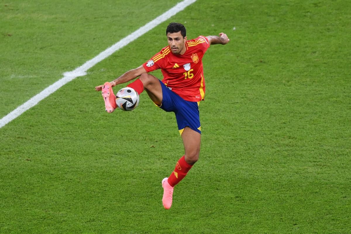 Un titular spaniol, huiduit la fiecare atingere din finala Euro 2024! Care este motivul