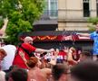 Spectacol pe străzile Berlinului înainte de Spania - Anglia