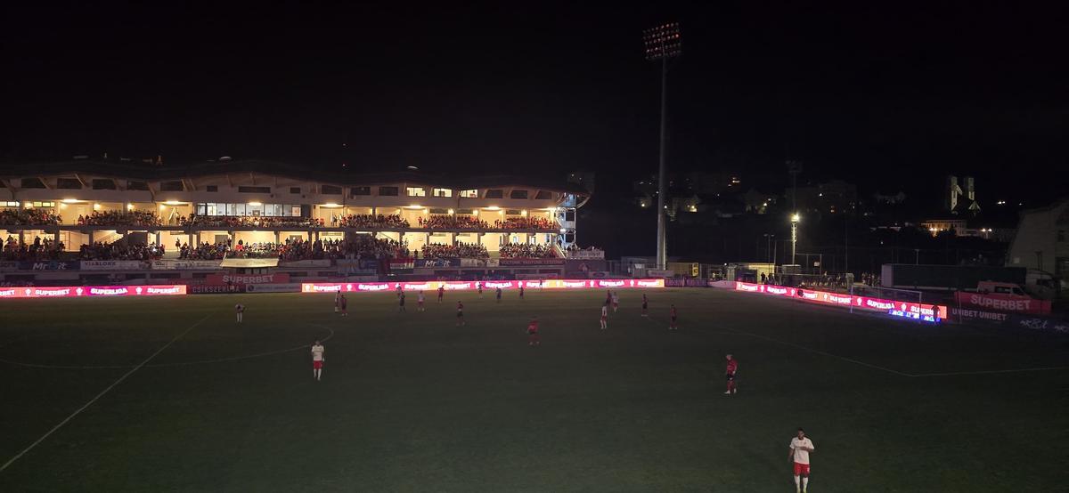 Haos la Csikszereda - Dinamo » A căzut nocturna la primul meci din istorie în Superliga: imagine colosală surprinsă de GSP