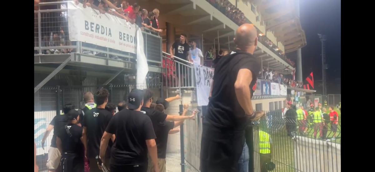 „Prima dată când pățim așa ceva” » A apărut dialogul purtat la porțile stadionului de șeful Jandarmeriei cu fanii lui Dinamo