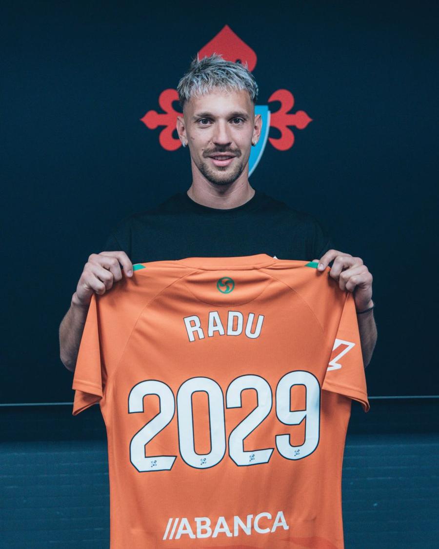 Ionut Radu, prezentând tricoul celor de la Celta Vigo Ionuț Radu a debutat în tricoul celor de la Celta Vigo » Cum a apărat românul