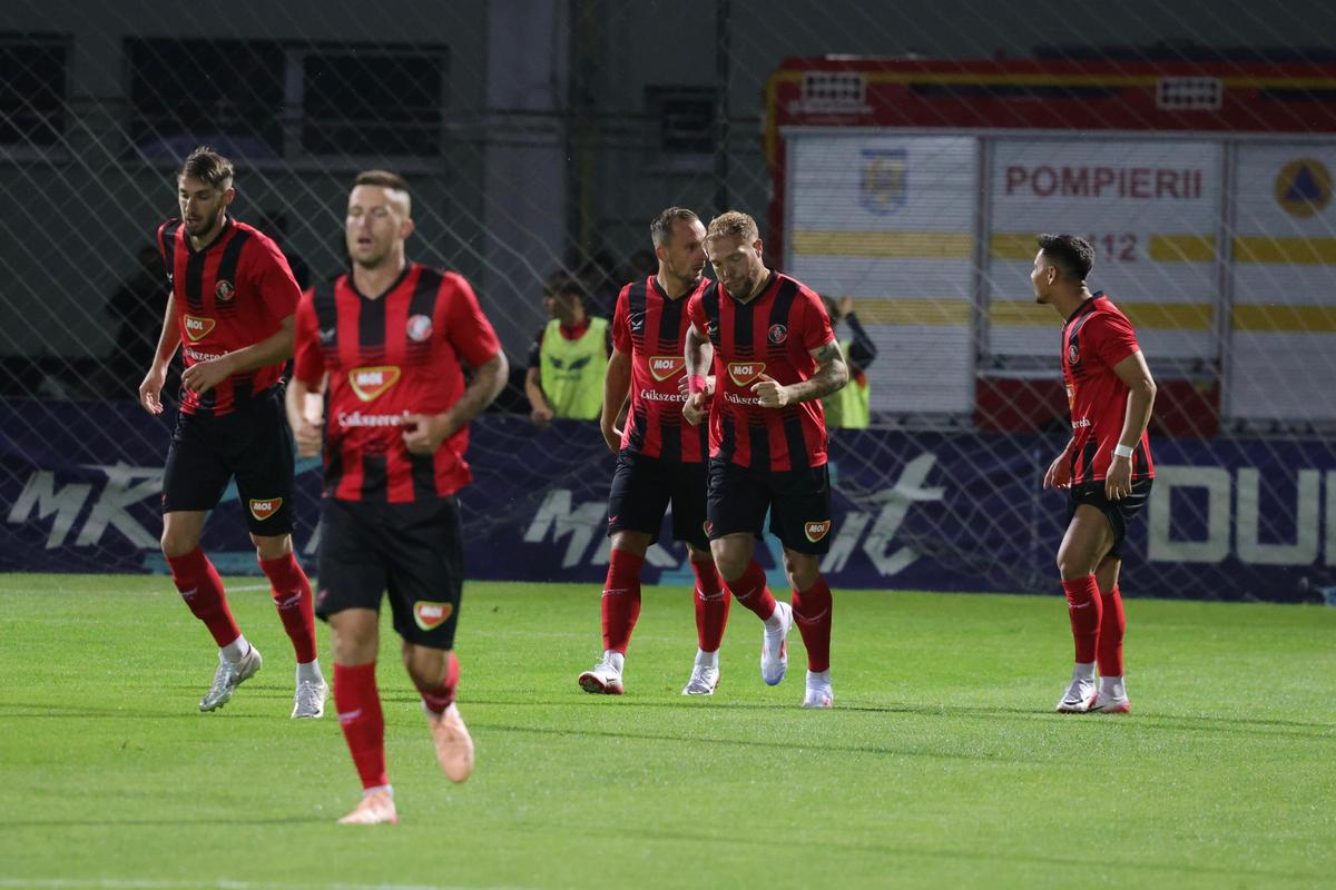 Nebunie TOTALĂ în Csikszereda - Dinamo: patru goluri, nocturnă căzută și multă tensiune
