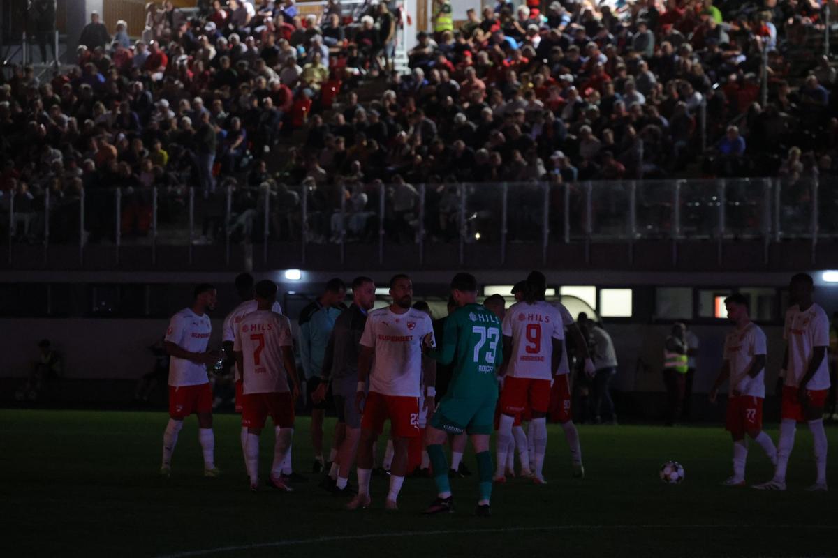 Haos la Csikszereda - Dinamo » A căzut nocturna la primul meci din istorie în Superliga: imagine colosală surprinsă de GSP
