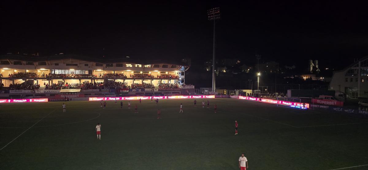 Haos la Csikszereda - Dinamo » A căzut nocturna la primul meci din istorie în Superliga: imagine colosală surprinsă de GSP