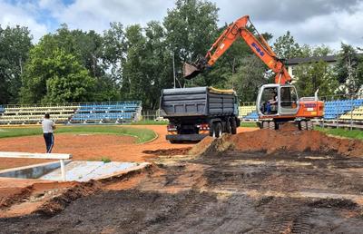 Au intrat excavatoarele pe stadionul echipei din Superligă » Imagini cu șantierul