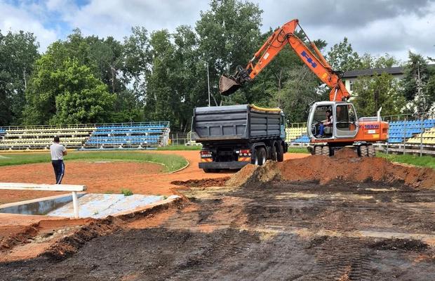 Au intrat excavatoarele pe stadionul echipei din Superligă » Imagini cu șantierul