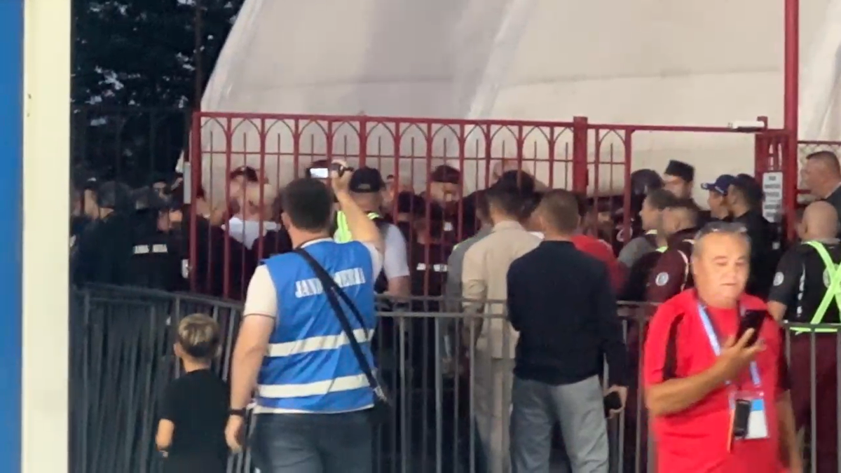 „Prima dată când pățim așa ceva” » A apărut dialogul purtat la porțile stadionului de șeful Jandarmeriei cu fanii lui Dinamo