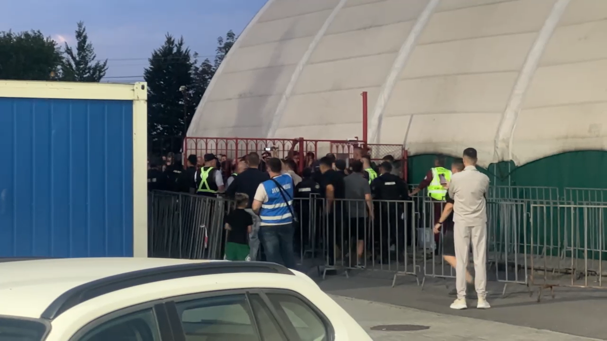 „Prima dată când pățim așa ceva” » A apărut dialogul purtat la porțile stadionului de șeful Jandarmeriei cu fanii lui Dinamo