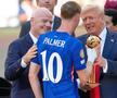 Donald Trump i-a înmânat trofeul de MVP lui Cole Palmer // foto: Imago Images