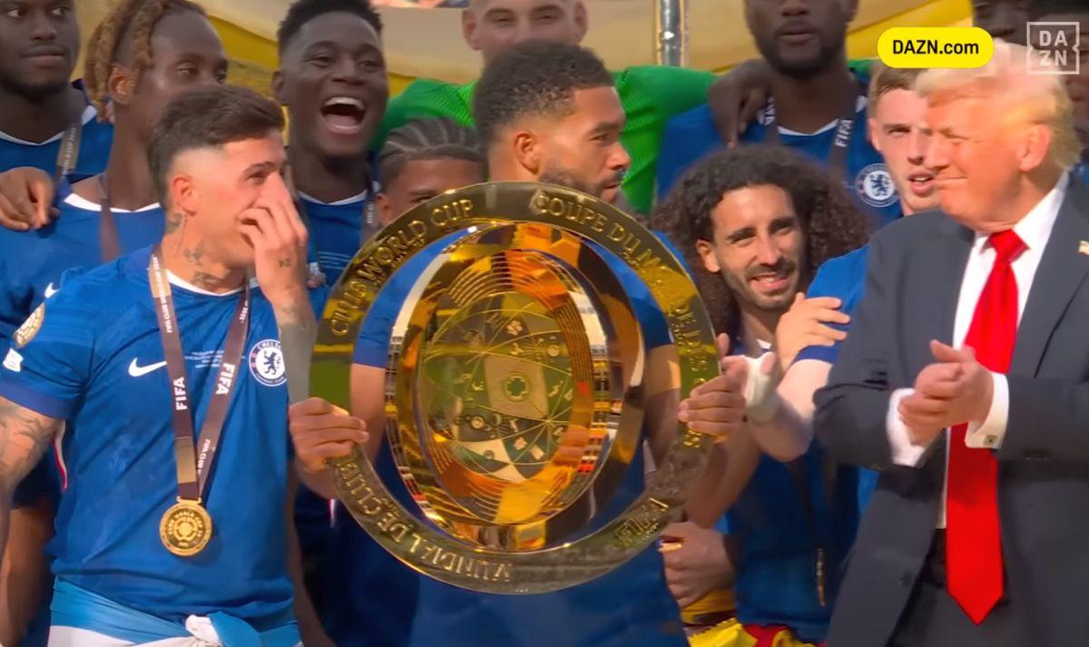 „Scene caraghioase” după Chelsea - PSG: Donald Trump, prins între campioni în momentul sărbătorii