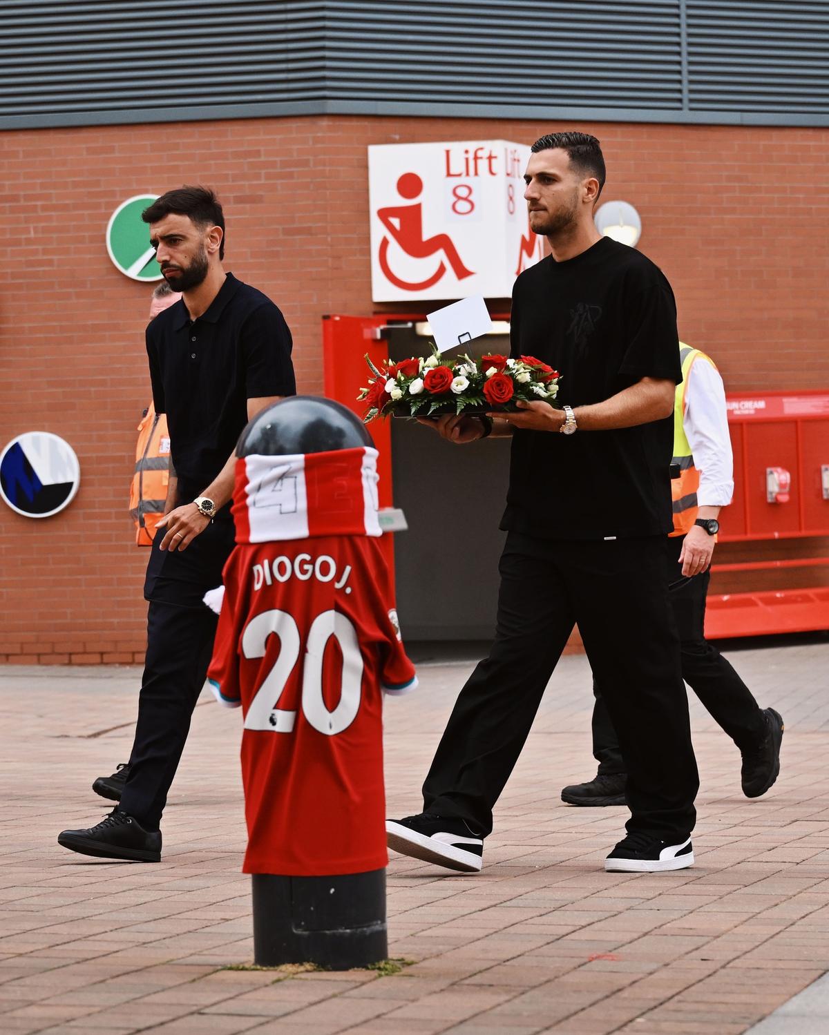 Jucătorii lui Liverpool i-au adus un omagiu lui Diogo Jota