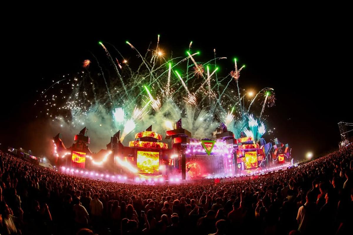 „Mi-e dor de Ceaușescu” » Diana Șucu șochează! A făcut praf festivalul „Beach, Please!”, al cărui sponsor e patronul Rapidului
