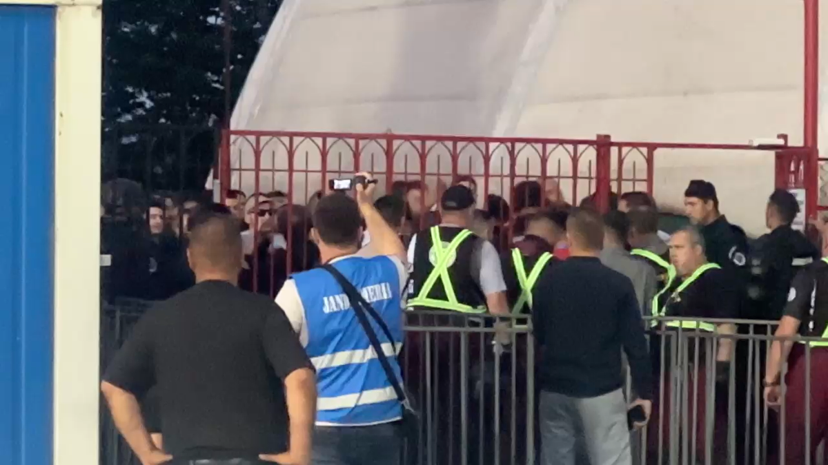 „Prima dată când pățim așa ceva” » A apărut dialogul purtat la porțile stadionului de șeful Jandarmeriei cu fanii lui Dinamo