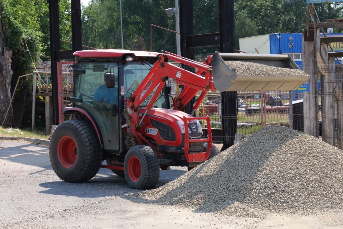Au intrat excavatoarele pe stadionul echipei din Superligă » Imagini cu șantierul