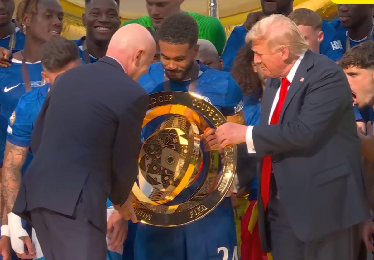 Chelsea a sărbătorit cu... Donald Trump! „Scene caraghioase” cu președintele american: blocat la ridicarea trofeului