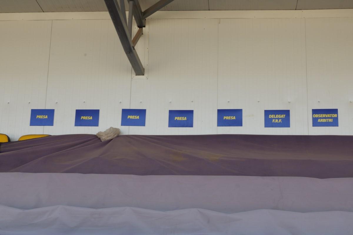 Au intrat excavatoarele pe stadionul echipei din Superligă » Imagini cu șantierul