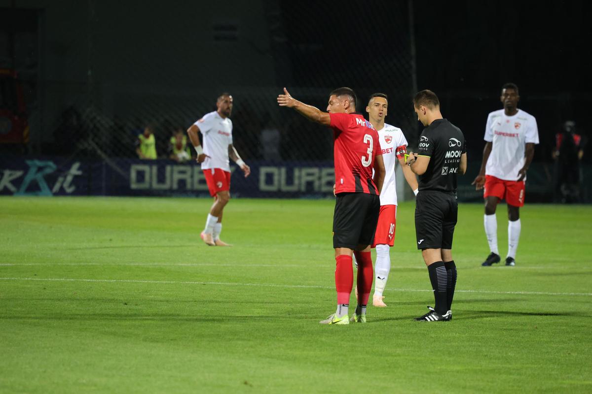 Nebunie TOTALĂ în Csikszereda - Dinamo: patru goluri, nocturnă căzută și multă tensiune
