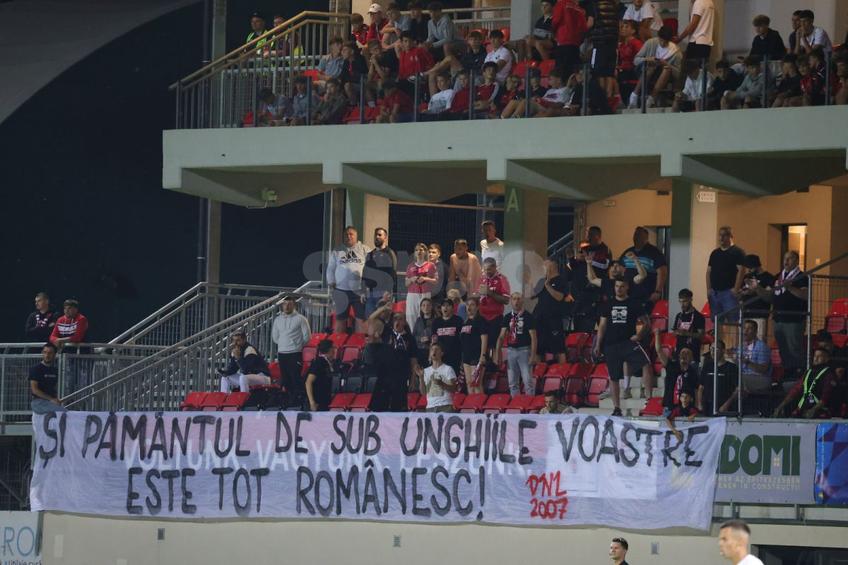 Banne-ul afișat de fanii lui Dinamo la Miercurea Ciuc/ foto: Ionuț Iordache (GSP)