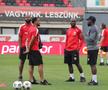 Hakim Abdallah, Maxime Sivis și Jordan Ikoko înainte de Csikszereda - Dinamo / Foto: Ionuț Iordache GSP