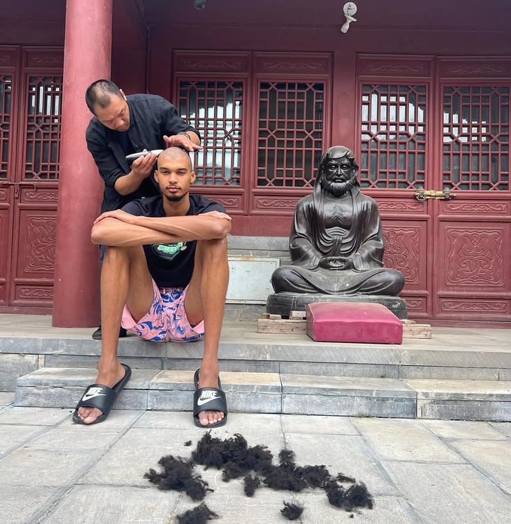 Victor Wembanyama, superstarul NBA, a devenit călugăr războinic la un templu Shaolin din China/Foto: Instagram (Wemby)