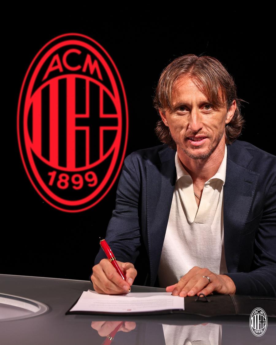 Luka Modric a fost prezentat oficial la AC Milan Fotbalul separă familia Modric! » Luka a prelungit un an cu Milan, iar fiica Ema s-a întors să joace la Real Madrid