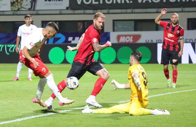 Nebunie TOTALĂ în Csikszereda - Dinamo: patru goluri, nocturnă căzută și multă tensiune