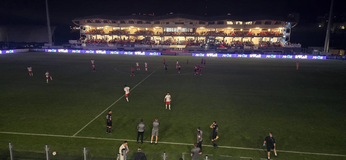 Haos la Csikszereda - Dinamo » A căzut nocturna la primul meci din istorie în Superliga: imagine colosală surprinsă de GSP