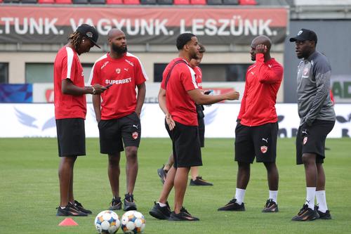 Mamoudou Karamoko, Hakim Abdallah, Maxime Sivis și Jordan Ikoko, înainte de Csikszereda - Dinamo / Foto: Ionuț Iordache GSP