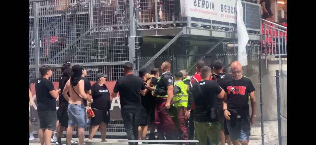 „Prima dată când pățim așa ceva” » A apărut dialogul purtat la porțile stadionului de șeful Jandarmeriei cu fanii lui Dinamo