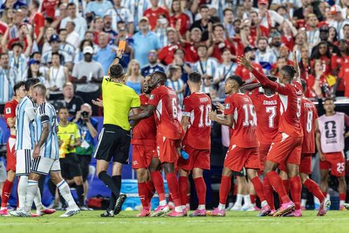 FIFA încasează sume uriașe din cartonașele de la Mondial // FOTO Imago Images