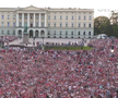 100.000 de oameni au „vâslit” la Oslo » Show în fața Palatului Regal la revenirea Norvegiei + Haaland, primit de rege
