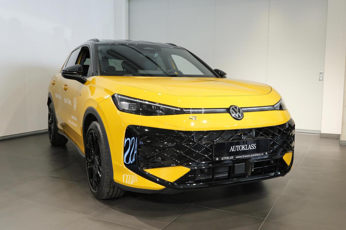 Audi pentru staff, Volkswagen pentru jucători » Dinamoviștii și-au luat azi în primire noile mașini