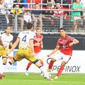 Aymen Boutoutaou, la balon, într-un meci din Ligue 2/ foto Imago Images