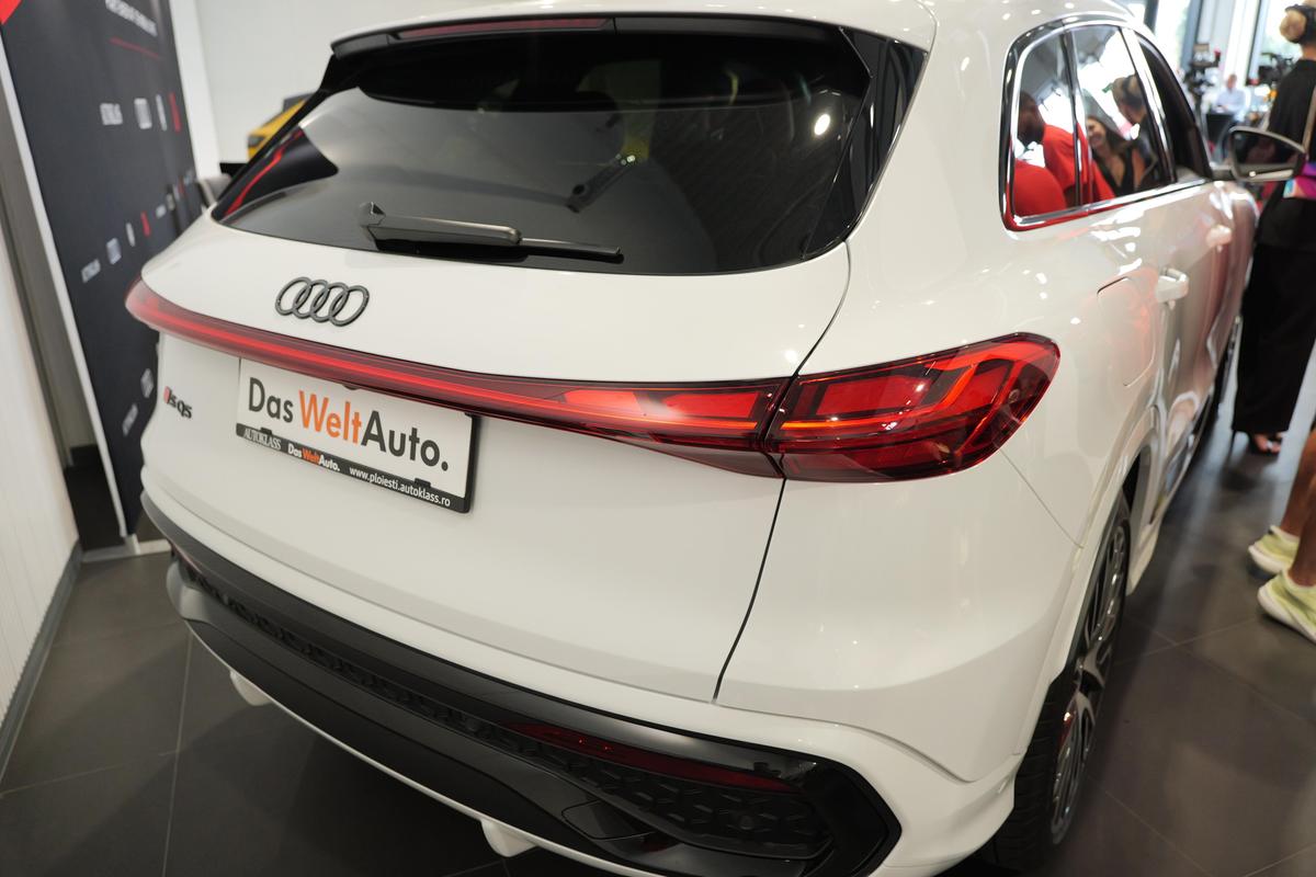 Audi pentru staff, Volkswagen pentru jucători » Dinamoviștii și-au luat azi în primire noile mașini