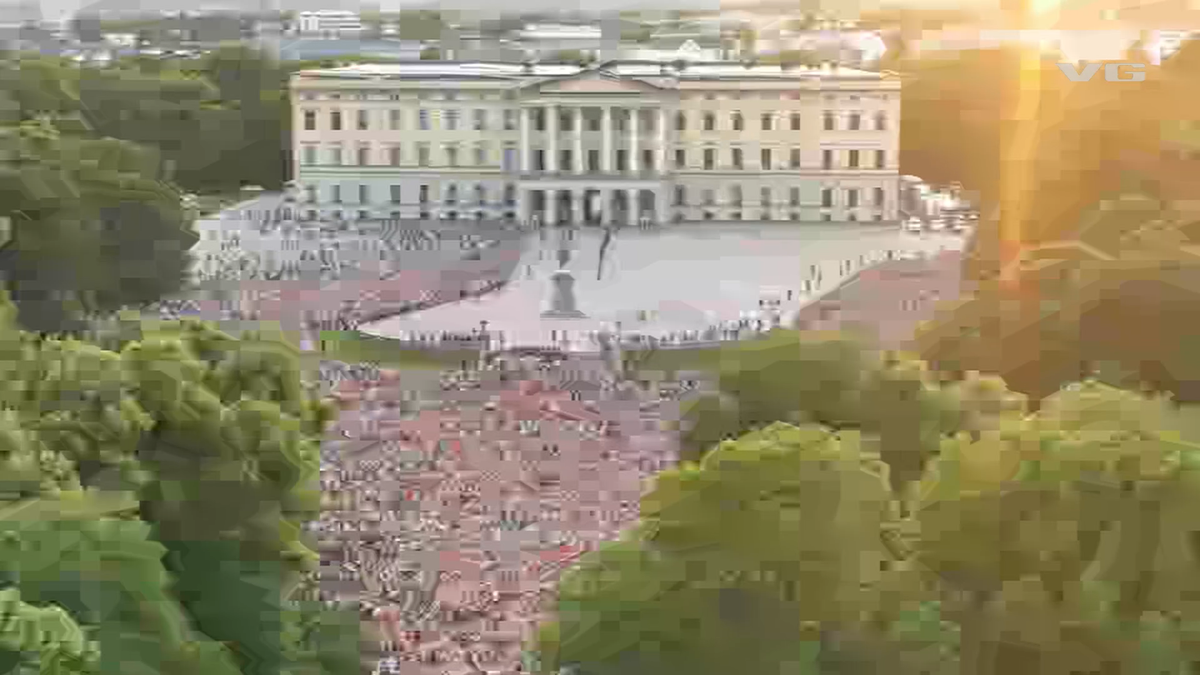 100.000 de oameni au „vâslit” la Oslo » Show în fața Palatului Regal la revenirea Norvegiei + Haaland, primit de rege