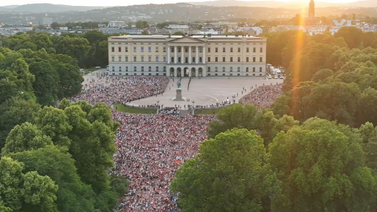 Naționala Norvegiei, primită de familia regală și de 100.000 de suporteri la Oslo