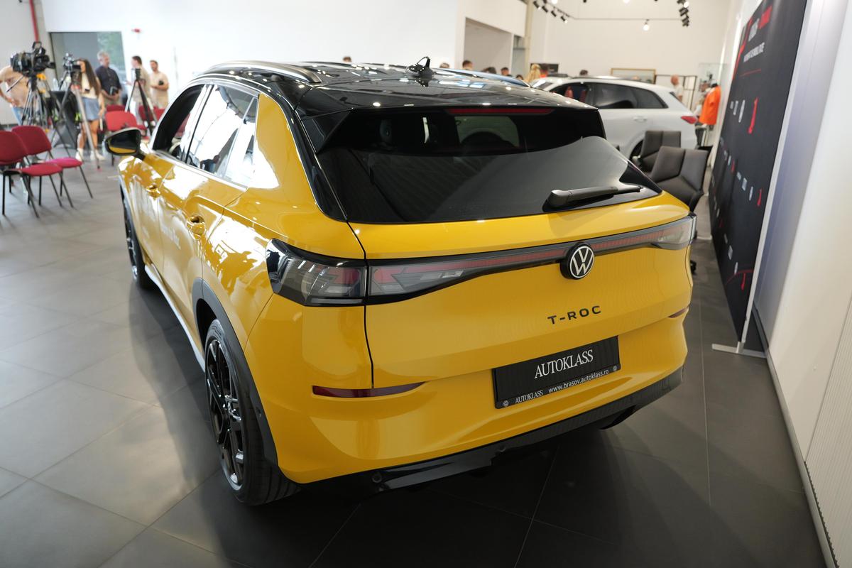 Audi pentru staff, Volkswagen pentru jucători » Dinamoviștii și-au luat azi în primire noile mașini