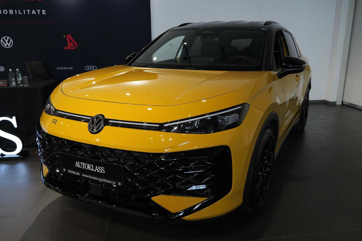 Audi pentru staff, Volkswagen pentru jucători » Dinamoviștii și-au luat azi în primire noile mașini
