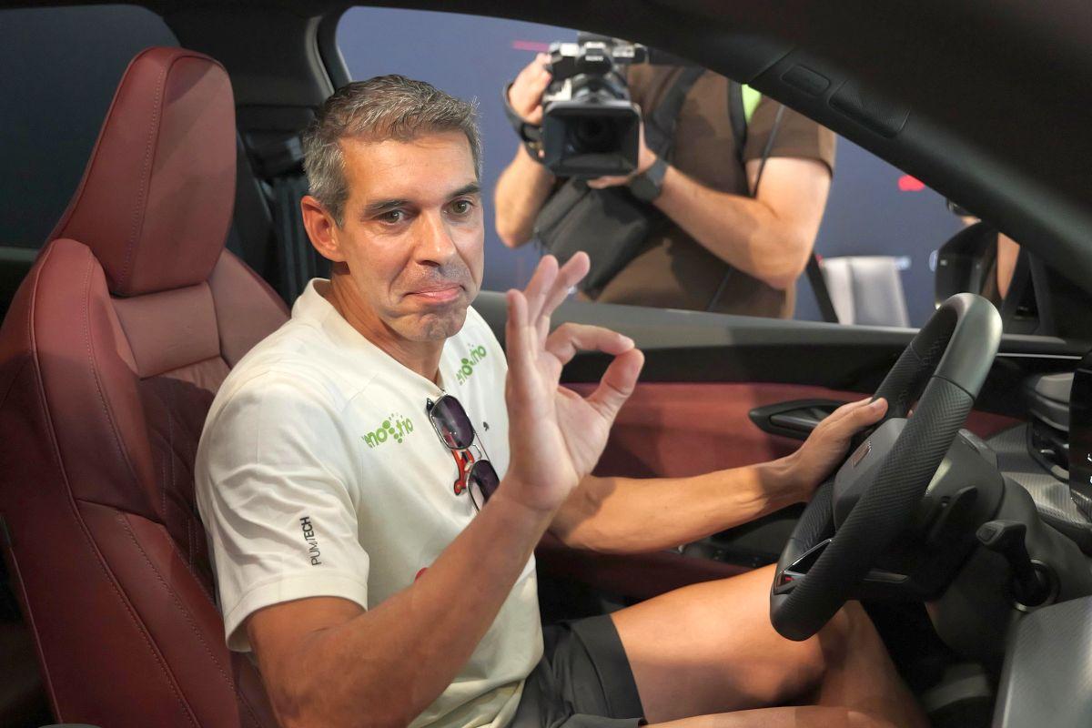 Audi pentru staff, Volkswagen pentru jucători » Dinamoviștii și-au luat azi în primire noile mașini