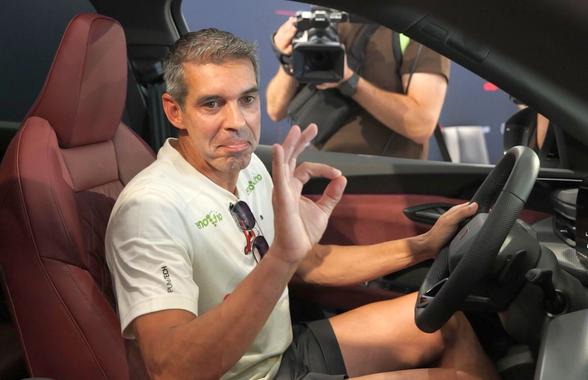 Audi pentru staff, Volkswagen pentru jucători » Dinamoviștii și-au luat azi în primire noile mașini