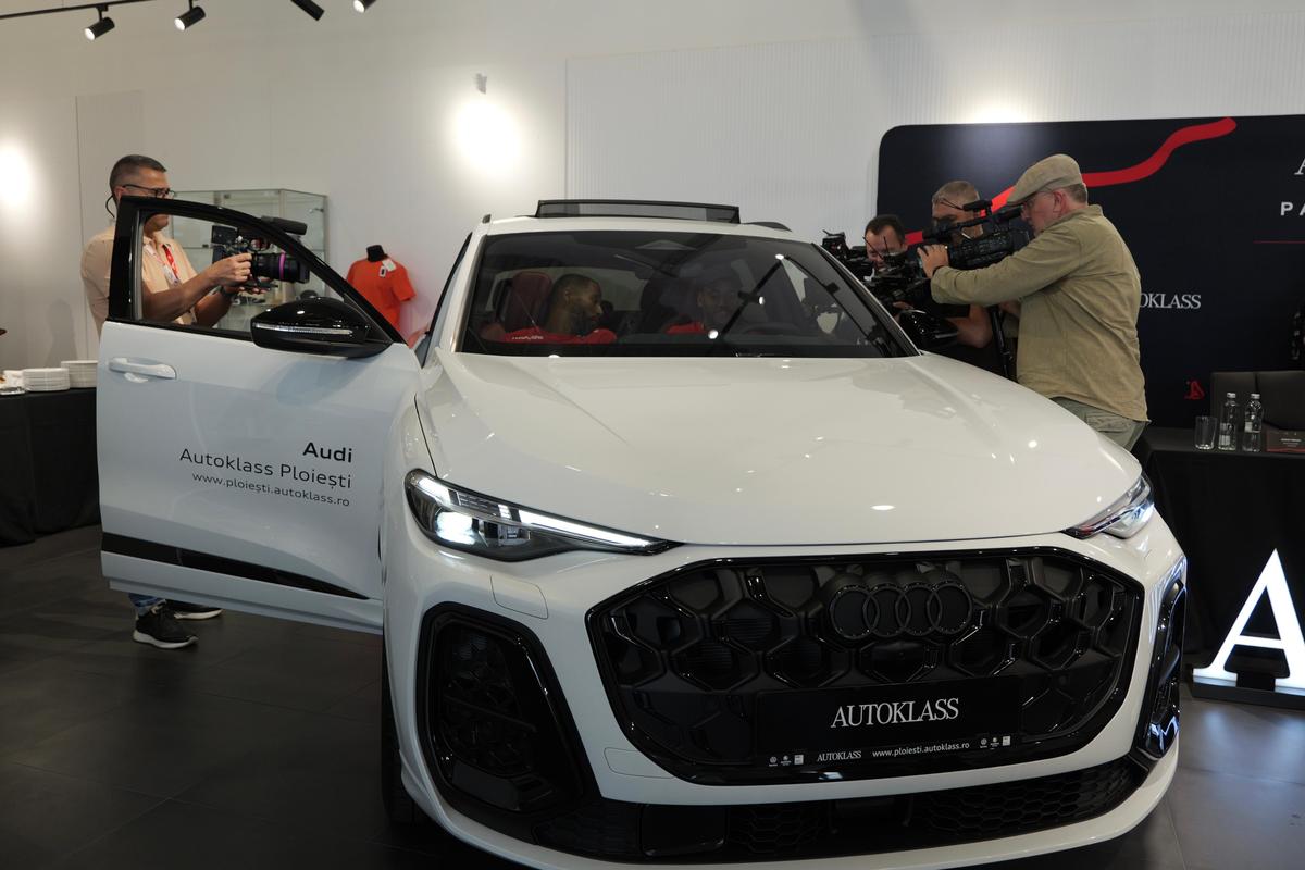 Audi pentru staff, Volkswagen pentru jucători » Dinamoviștii și-au luat azi în primire noile mașini