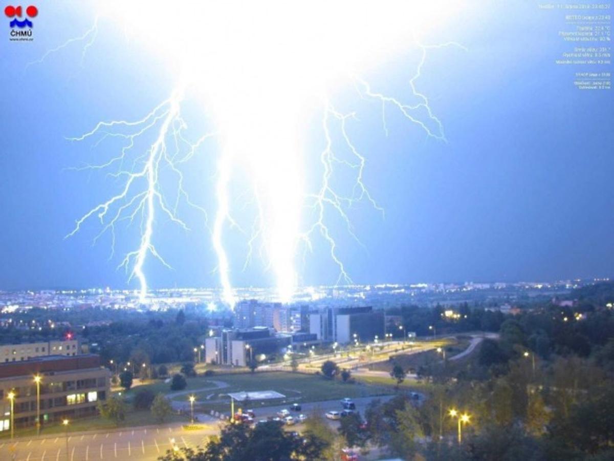 MLADA BOLESLAV - FCSB // VIDEO+FOTO Cehii au interzis artificiile de Revelion, nu se mai bea bere pe stradă după ora 22:00 + fulgerul care a îngrozit pe toată lumea