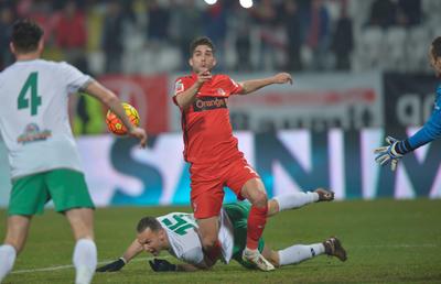 VIDEO Dialog halucinant între un arbitru și un antrenor de Liga 1, la un meci câștigat de Dinamo: “Arbitrul mi-a zis că fundașul meu vrea să facă penalty cu orice preț și să-l schimb!”