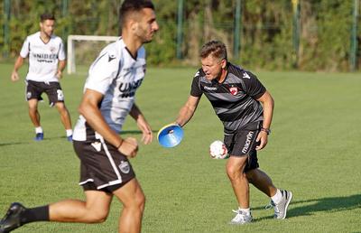 DINAMO / Uhrin centrează, Uhrin dă cu capul! Ce problemă a găsit cehul în vestiar