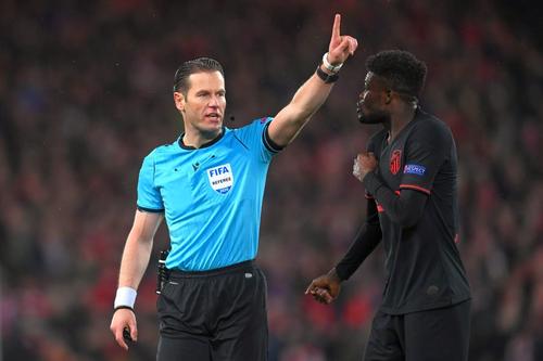 Danny Makkelie (stânga), arbitrul care ar trebui să „fluiere” Manchester City - Lyon // foto: Guliver/gettyimages