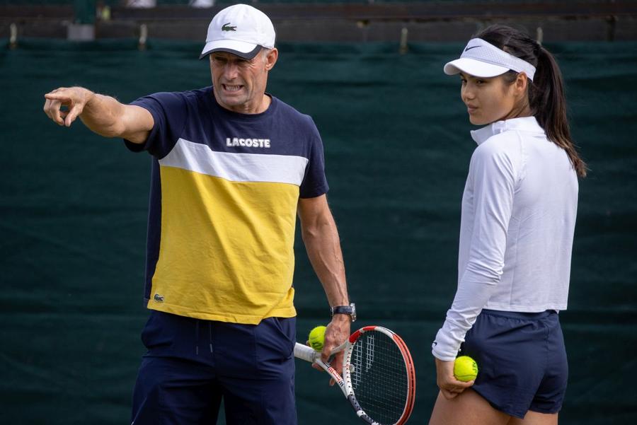Nigel Sears, alături de Emma Răducanu. FOTO: Guliver/Getty Images Sorana Cîrstea, colaborare de top! Noul antrenor a pregătit-o pe Ana Ivanovic, dar și pe marea surpriză de la Wimbledon