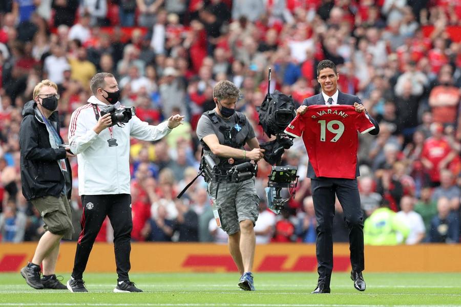 Varane, prezentat de United / FOTO: Guliver/Getty Images „Diavoli” furioși! Manchester United a zdrobit-o pe Leeds în prima etapă: hattrick Bruno Fernandes + Pogba, 4 pase de gol!