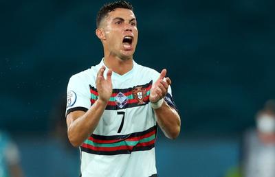 AUCH! Ronaldo se va înfuria după declarațiile fostului său coleg: „Și-ar da viața să vină la PSG! Messi e mai bun”