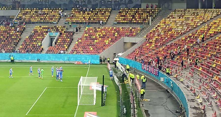 Jucătorii Chindiei la galerie 5 detalii de la FCSB - Chindia » Crainicul a provocat galeria: „FCSB este…” - „Steaua!”, speculații despre pariuri + cine a fost cel mai aplaudat jucător